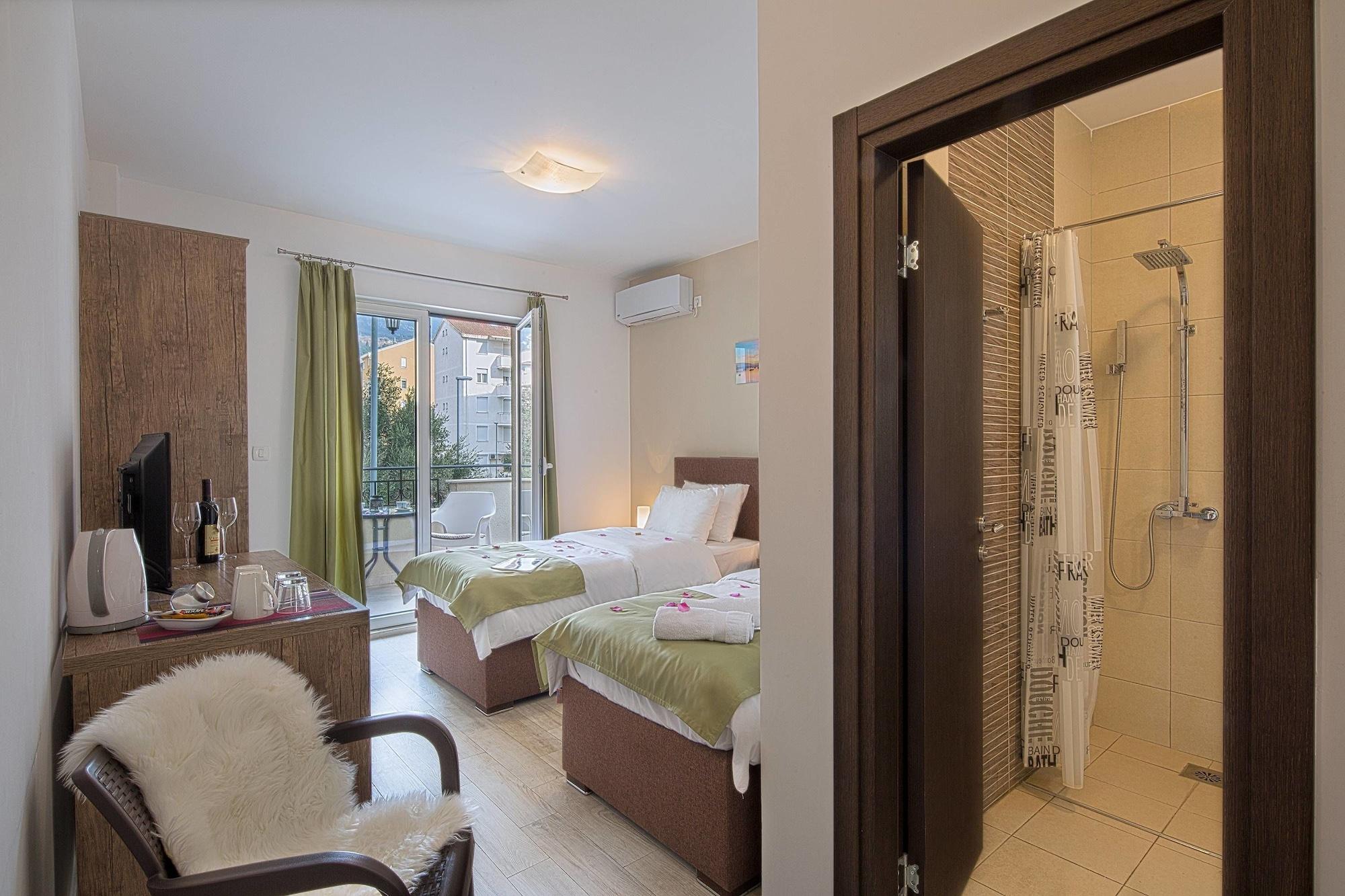Le Marc Guest House Budva Exteriör bild