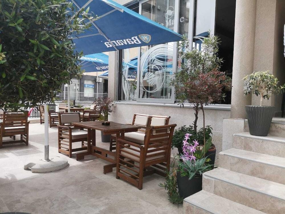 Le Marc Guest House Budva Exteriör bild